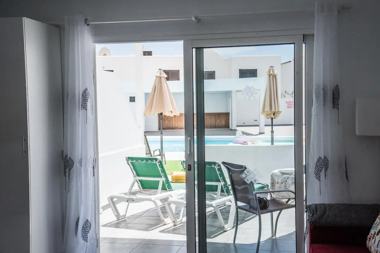 Sunny Days Home With Shared Pool And Free Wifi Puerto del Carmen  0*, Puerto del Carmen (Lanzarote)